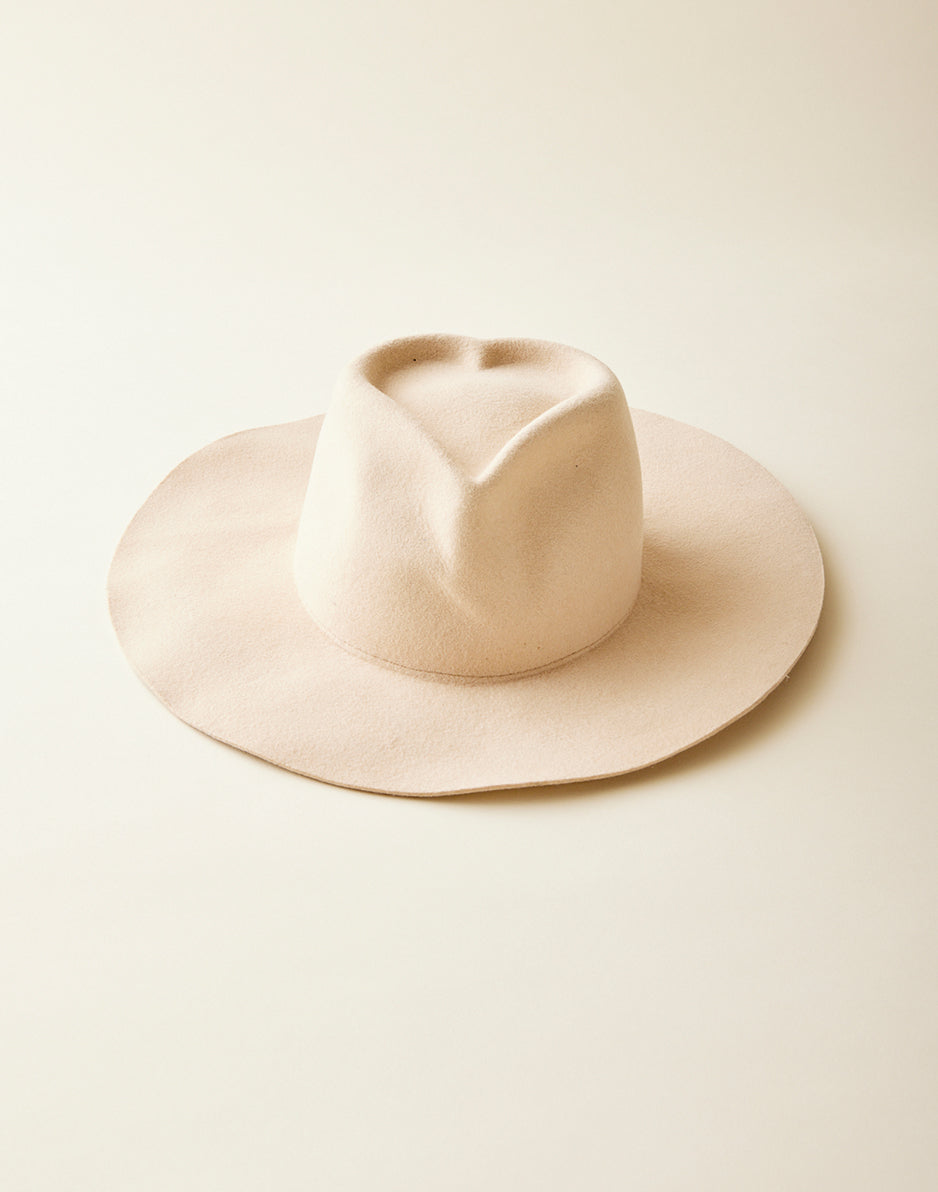 Amore Hat: Creme